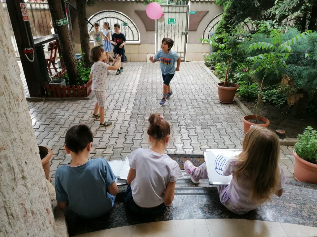 Cum alegi cel mai bun curs de engleză pentru copilul tău? 5 tabere de limba engleza