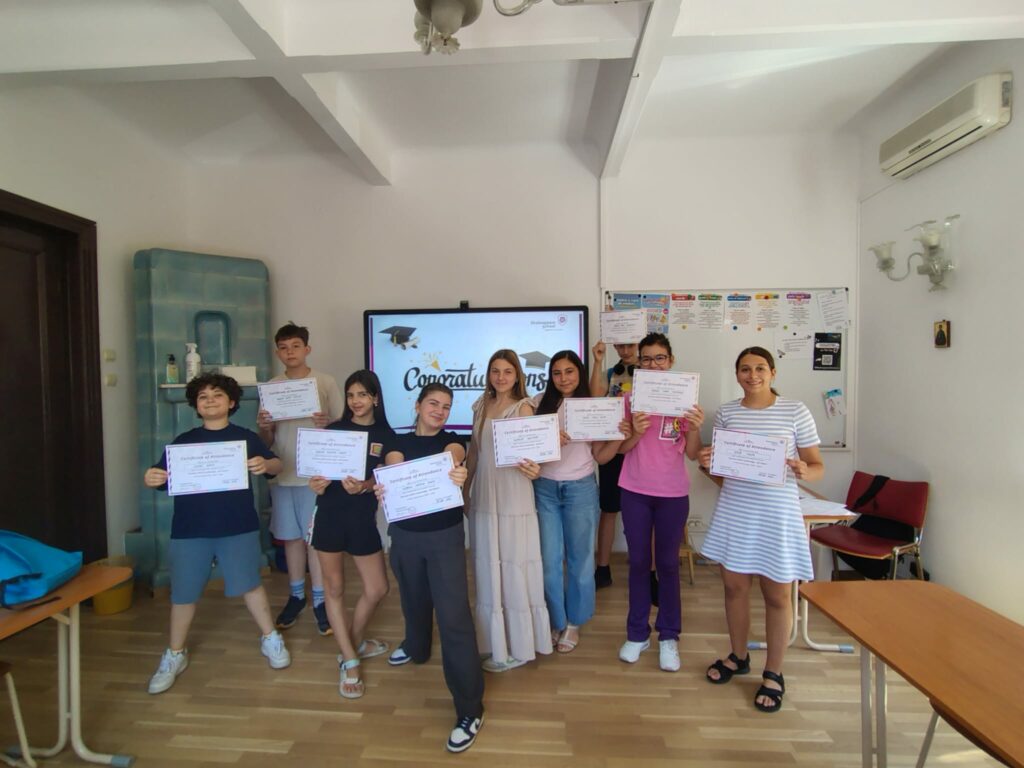 Cum se dezvoltă un copil învățând limba engleză? 3 cursuri engleza shakespeare school