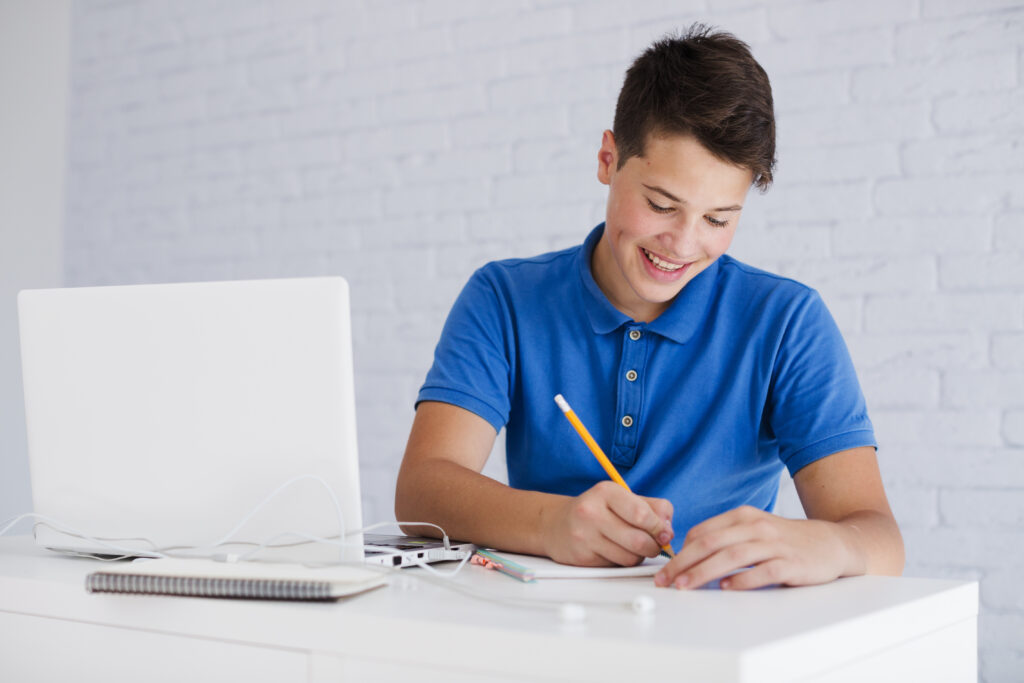 Cum ajută un concurs de eseuri pentru succesul academic? 3 Shakespeare School Essay Competition 1