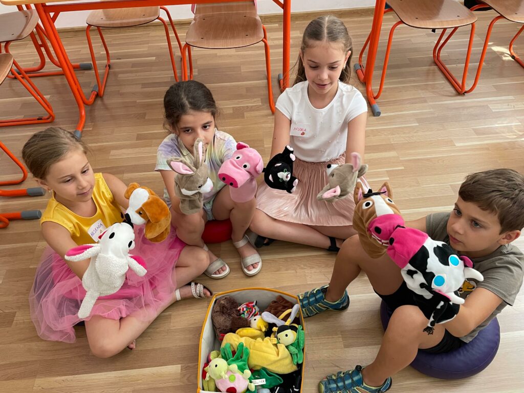 Cum se dezvoltă un copil învățând limba engleză? 4 cursuri engleza copii shakespeare school
