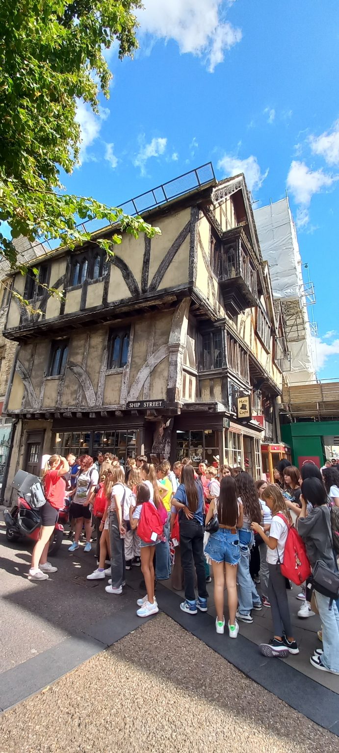 Laura T. (mama Mariei) - Tabăra Bloxham School