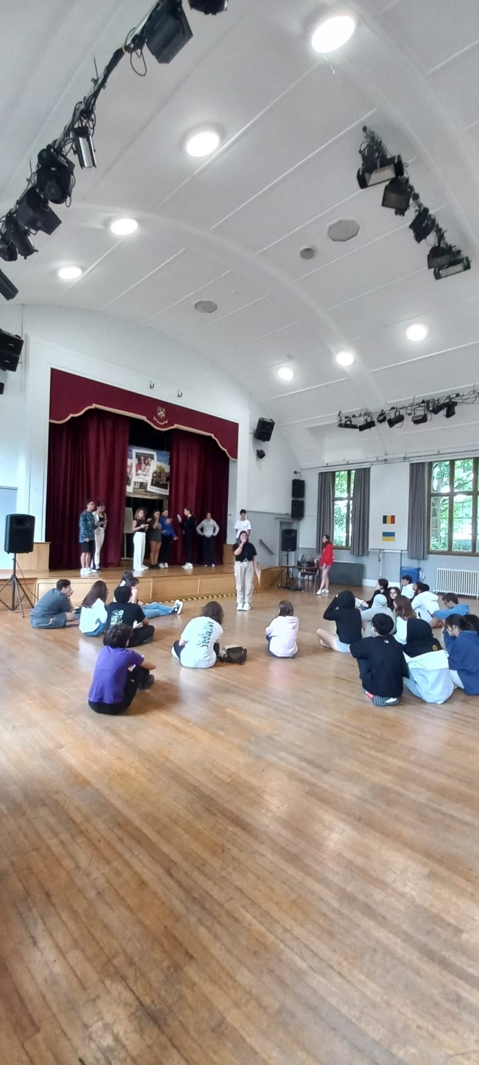 Ofelia (mama Ericăi și a lui Luca) - Tabăra Bloxham School