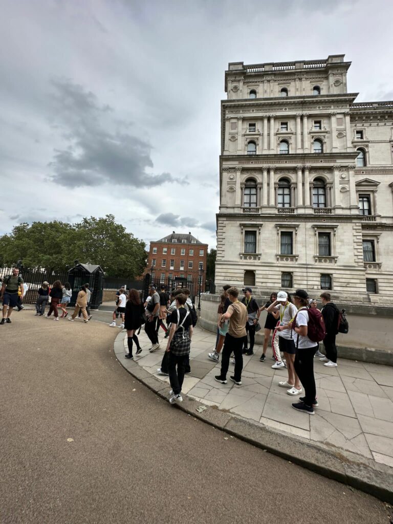 Cum îl ajută o tabără internațională pe copilul tău? 3 Testimonial Tabara Queen Mary University Londra UK 1