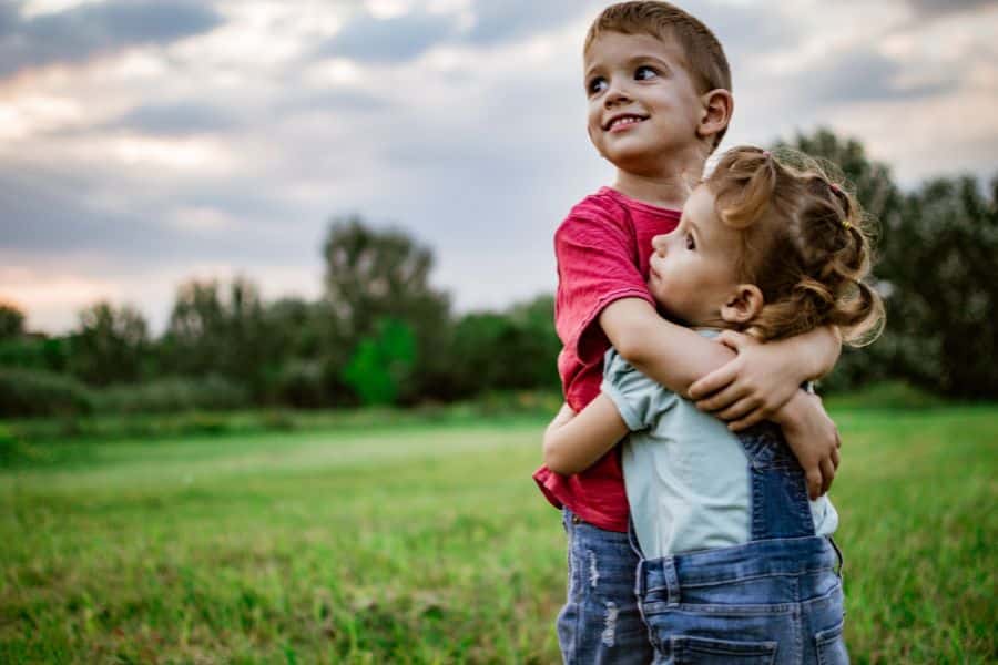 4 metode prin care iti incurajezi copilul sa se iubeasca pe sine 3