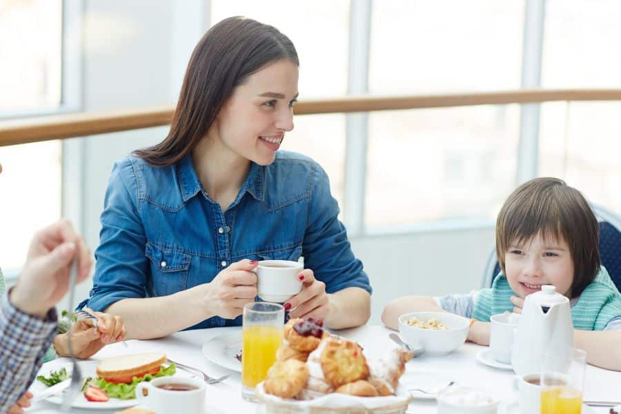 De ce sunt mesele in familie importante pentru dezvoltarea copiilor 4