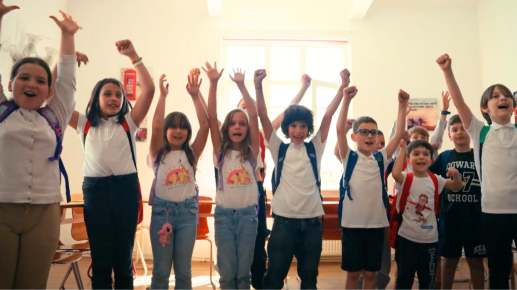 Ce spun studiile despre beneficiile bilingvismului la copii? 8 Cele 5 limbaje ale iubirii comunicat presa Shakespeare School 1