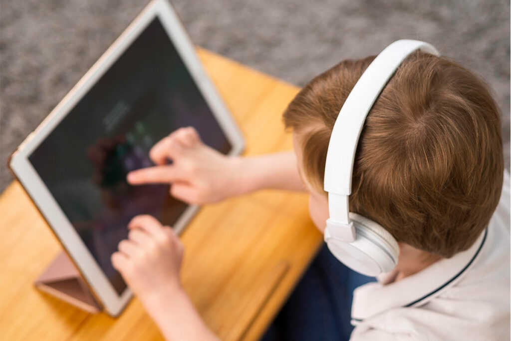 Creșterea copiilor în era digitală: cât timp petrec în fața ecranului? 3 Cresterea copiilor in era digitala cat timp petrec in fata ecranului 4