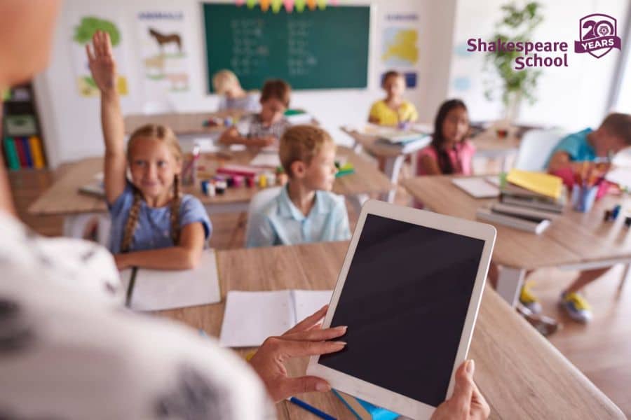 Shakespeare School aniversează 20 de ani de activitate și investește în digitalizarea completă a modului de predare! 4 Shakespeare School aniverseaza 20 de ani de activitate si investeste in digitalizarea completa a modului de predare 3