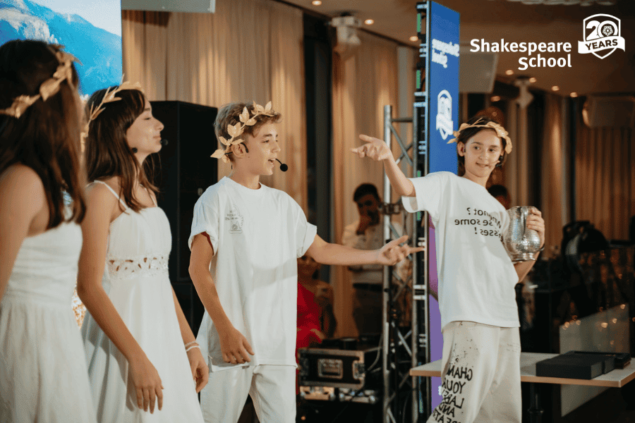 Shakespeare School aniversează 20 de ani de activitate și investește în digitalizarea completă a modului de predare! 3 Shakespeare School aniverseaza 20 de ani de activitate si investeste in digitalizarea completa a modului de predare 4