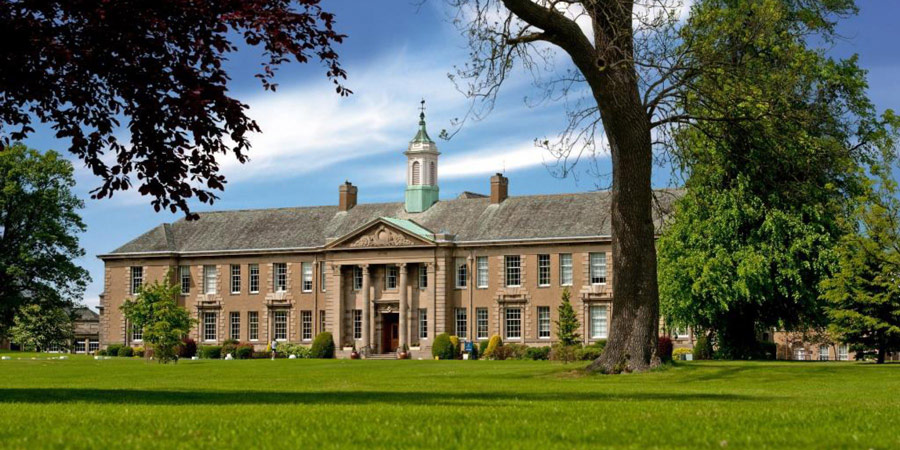 5 SFATURI UTILE PENTRU A-TI EXERSA ENGLEZA IN VACANTA DE VARA! 1 tabere internationale