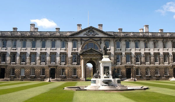 Ce beneficii ofera taberele internationale de limba engleza? 4 King's College London