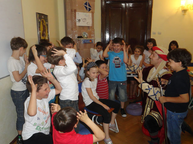 Distractie in stil medieval la Shakespeare School 2 Cavaler 1