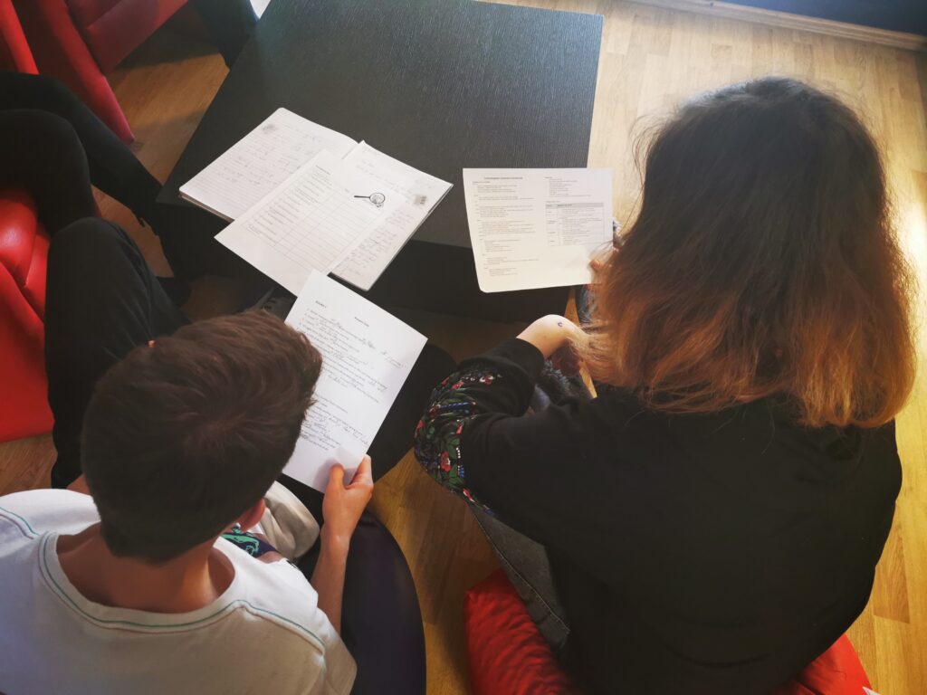 Cum alegi cel mai bun curs de engleză pentru copilul tău? 2 tabere de engleza