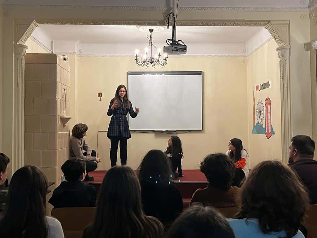 Jurnalul unui profesor de teatru: Shakespeare School Drama Club Showcase 1 A Tale Of a Gang Of Girls 3