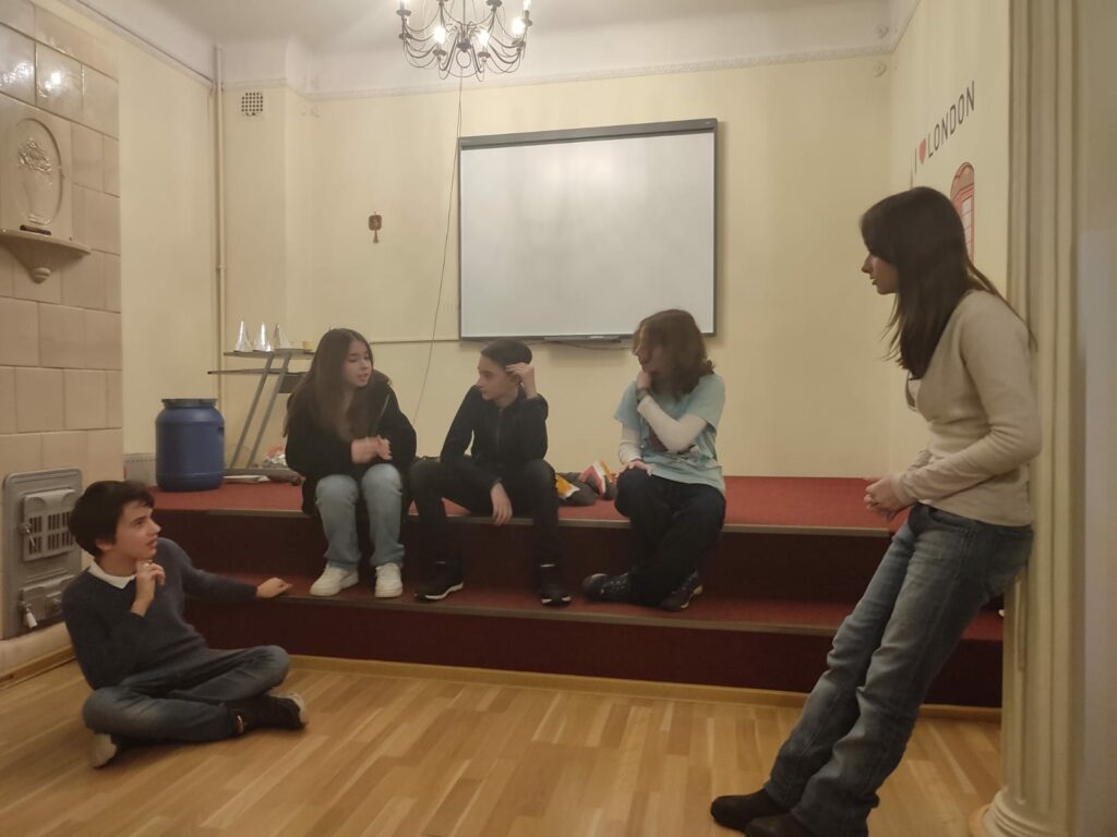 Jurnalul unui profesor de teatru: Shakespeare School Drama Club Showcase 4 Escaping Hell 5